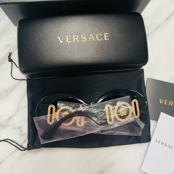 VERSACE MEDUSA OVAL AS SEEN ON EMILY RATAJKOWSKI FOR 2022 VERSACE CAMPAIGN - Picture 14 of 16